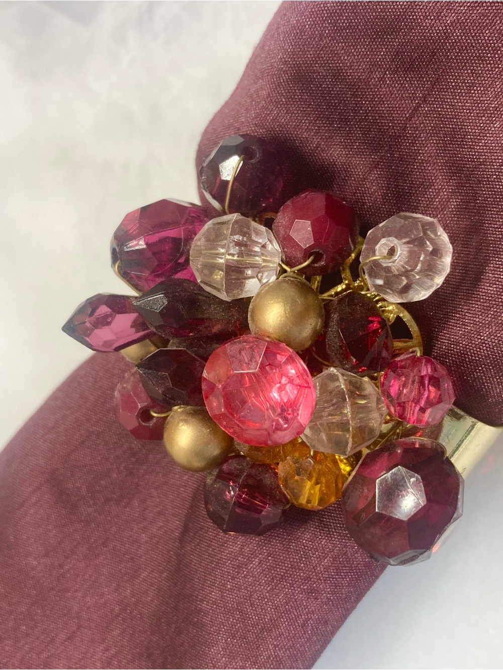 4 Saro Lifestyle eye catching, vibrant & elegant cluster bead napkin rings